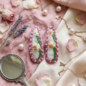Meadow Bliss: Hand-Embroidered Daisy Hair Clip with Pearl Border